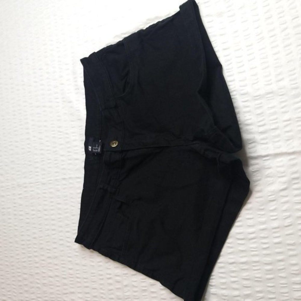 H&M black women shorts size 10